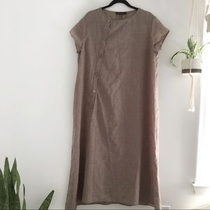 Maxi dress with buttons